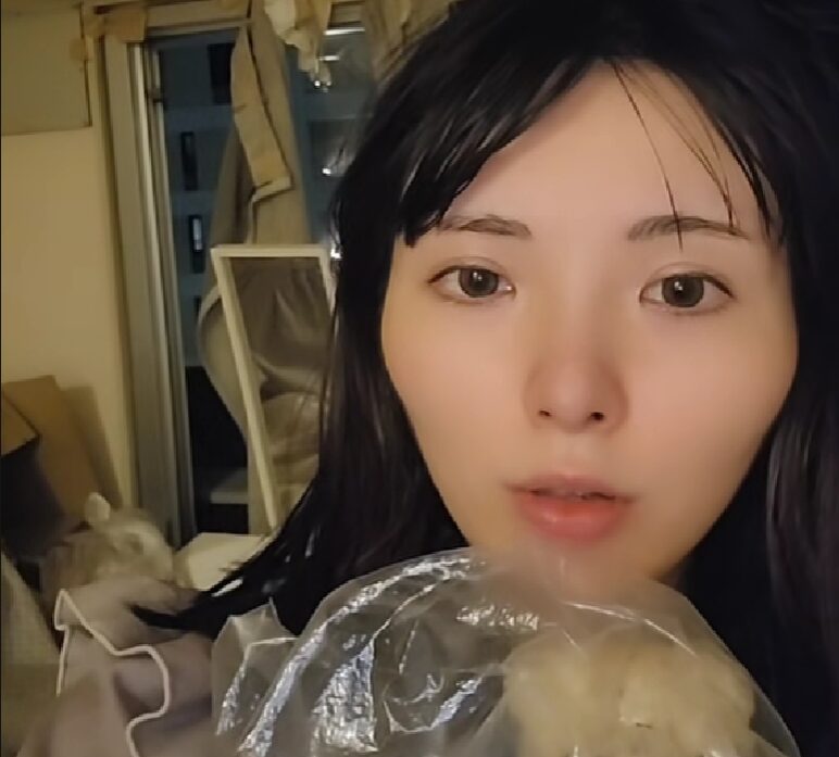 最強ちゃんの年収は1000万超え?TikTok以外の収入源はある?